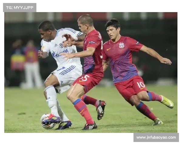 全面解析法尔范在沙尔克04时期最具威胁与创造力的场上核心位置